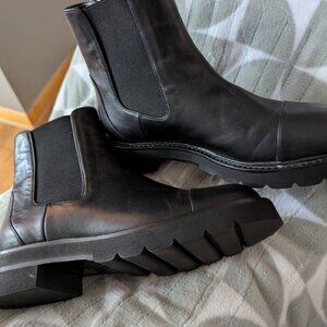 Stuart Weitzman 5050 Bold Bootie